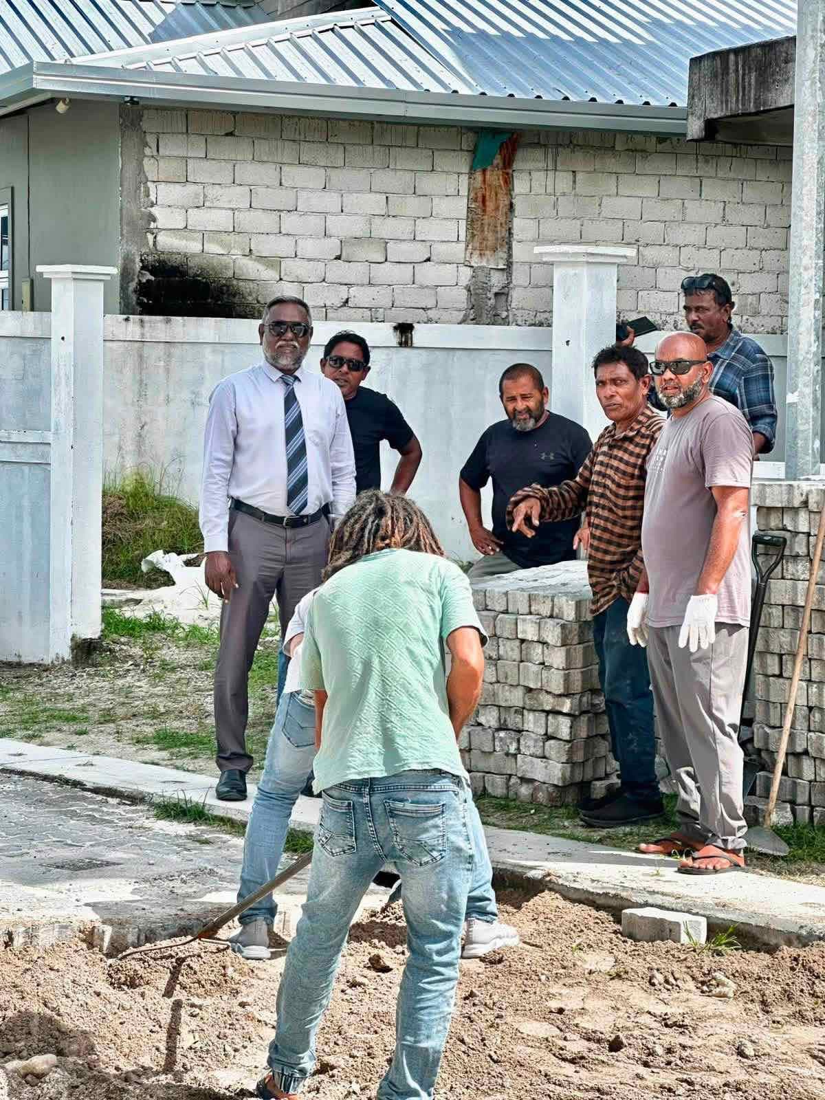 އައްޑޫ މީދޫގެ މަޖުދުއްދީން މަގާއި ބަހާއުއްދީން މަގު ގުޅޭ ސަރަޙައްދު މަރާމާތުކޮށް އާންމުންނަށް ހުޅުވާލައިފި